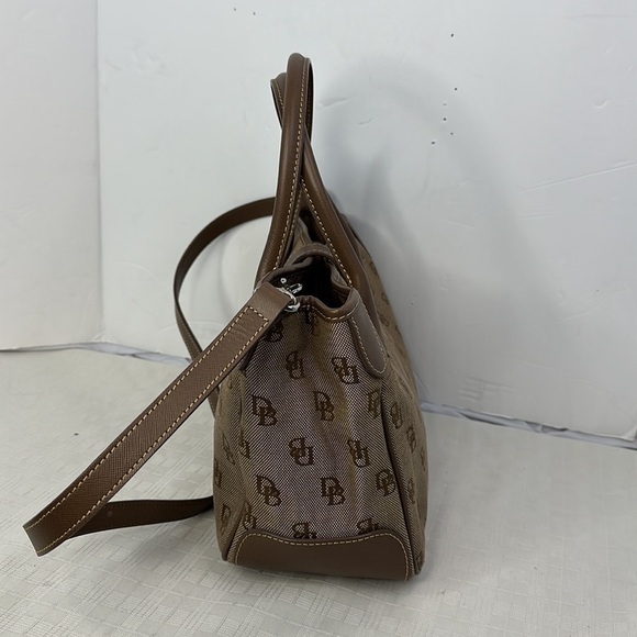 Dooney and Bourke monogram Satchel w/shoulder strap - Picture 2 of 10